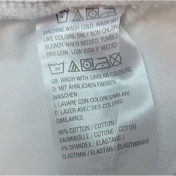 Denim & Co Womens Capri Shorts Size Medium White Pull On Elastic Front Pockets - Picture 6 of 6